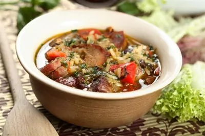 Рис с мясом в горшочке по-перуански