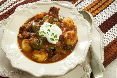 Гуляш с грибами