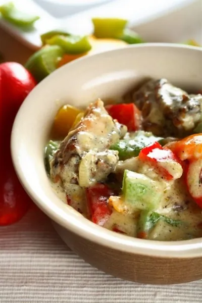 Куриные грудки с овощами