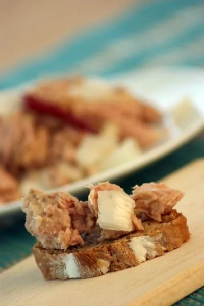 Канапе с тунцом