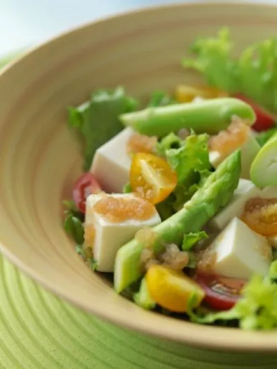 Салат со спаржей, ветчиной и майонезом