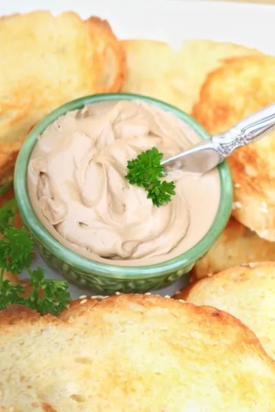 Грибной паштет с домашним сыром и эстрагоном