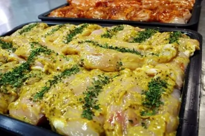 Куриная грудка в сметанном соусе