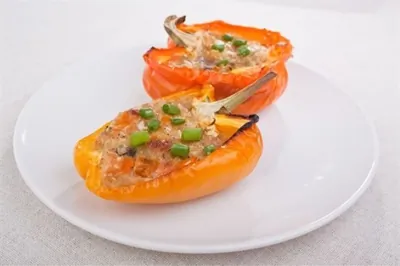 Перец, фаршированный шампиньонами и сыром