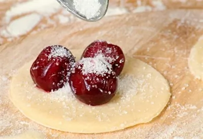 Суп из вишен с варениками