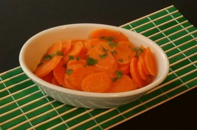 Морковь тушеная, с петрушкой