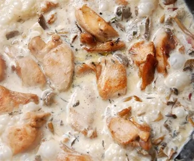 Заяц тушеный, в сметане