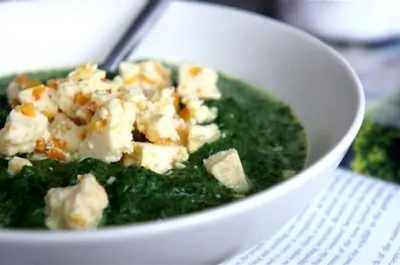 Шпинат с гренками