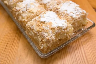 Слоеное пирожное с яблоками