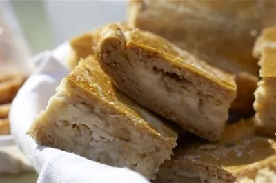 Луковый пирог на слоеном тесте