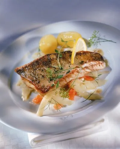 Рыбное филе, тушенное с картофелем по домашнему