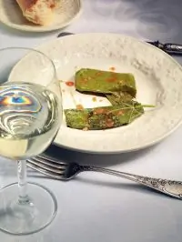 Сулугуни в виноградных листьях