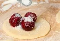 Суп из вишен с варениками