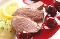 Утка с вишней