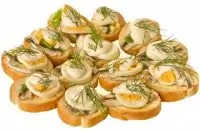 Бутерброды с перепелиными яйцами