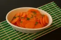 Морковь тушеная, с петрушкой