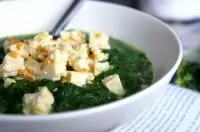 Шпинат с гренками