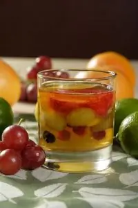 Лимонное желе с фруктами