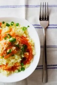 Рисовая каша с томатом и сыром