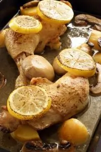 Курица с лимоном и оливками