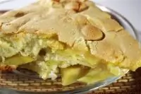 Пирог на скорую руку со сгущенным молоком