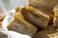 Луковый пирог на слоеном тесте