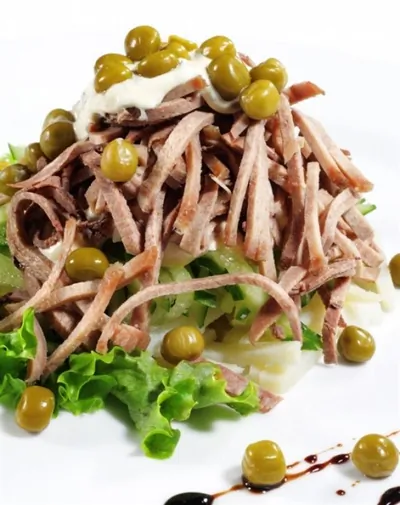 Язык соленый с гарниром