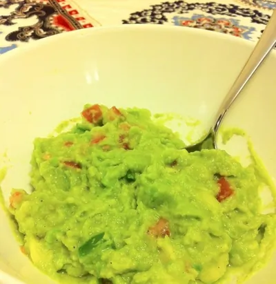 Гуакамоле с семенами кориандра