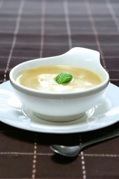Молочный суп с луком-пореем