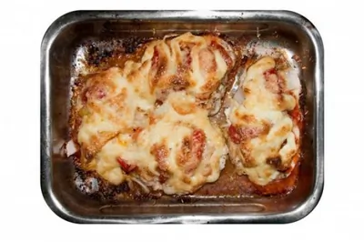 Треска, запеченная с чеддером и помидорами