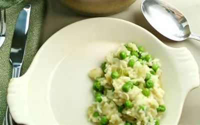 Желтый рис с горошком