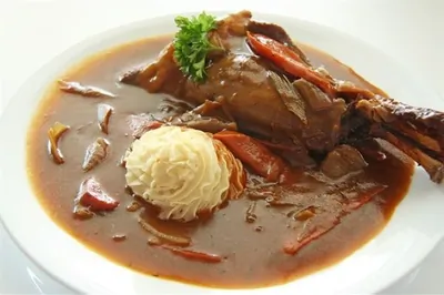 Тушеные ягнячьи ножки