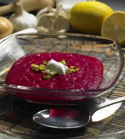 Свекольный суп с апельсином и мятой