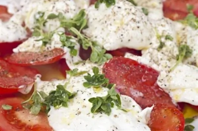 Салат из помидоров и брынзы