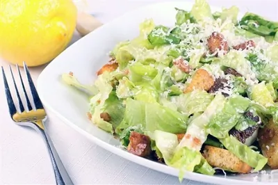Салат «Цезарь» со свининой