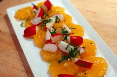 Салат из редиски с апельсином