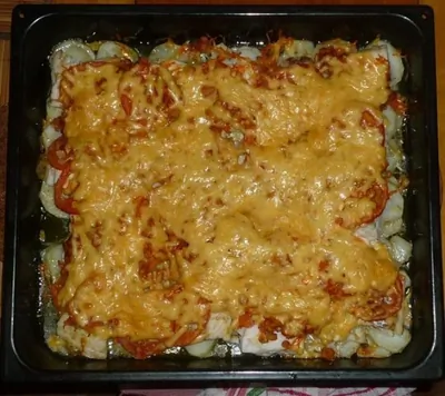 Запеченная рыба под овощами