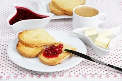 Базельские тосты с вишнями