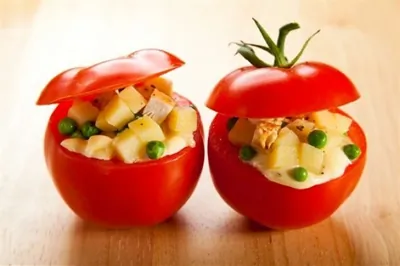 Помидоры с русским салатом