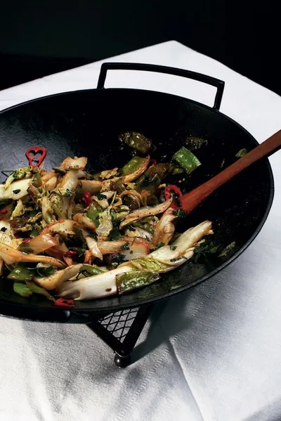 Пекинская капуста с мятой и зеленым горошком