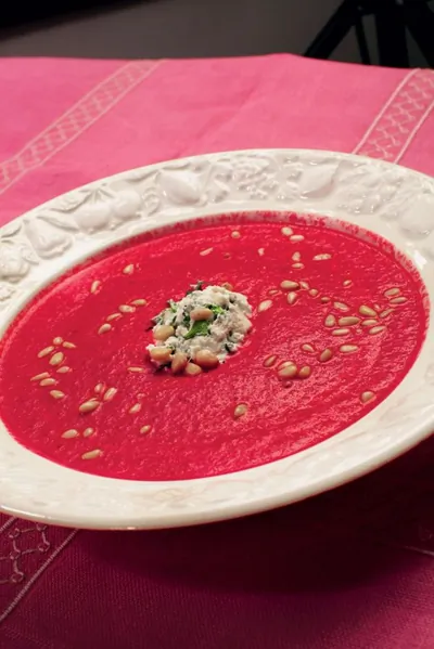 Свекольный крем с козьим сыром