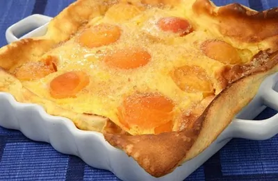 Абрикосовый пирог с грецкими орехами