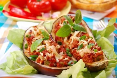 Баклажаны, фаршированные овощами
