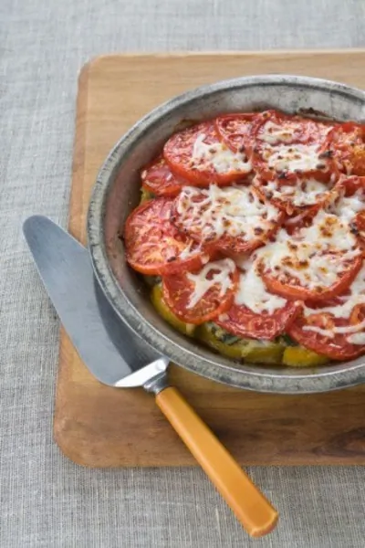 Свинина запеченная под шубой из перцев и помидор