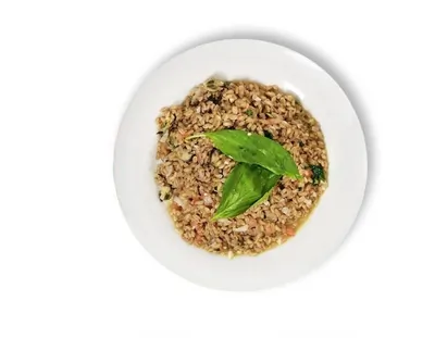 Полба с мидиями, помидорами и базиликом