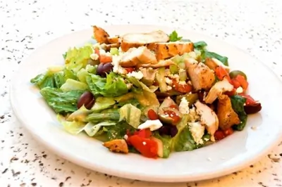 Салат из курицы по гречески