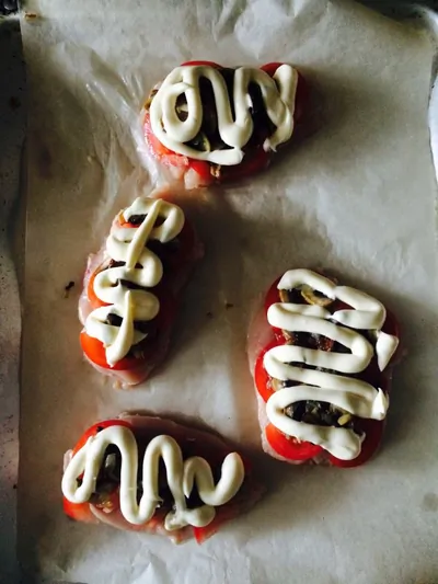 Куриное филе с грибами и помидорами