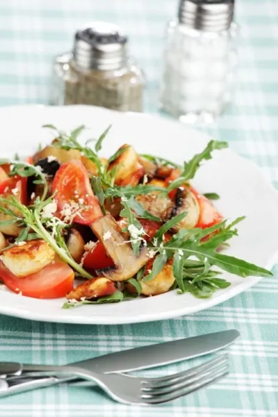 Салат из копченой курицы с шампиньонами