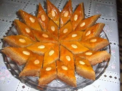 Пахлава с сахарной пудрой