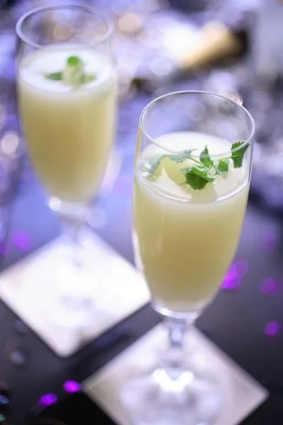 Коктейль из джина и ликера Creme de Menthe